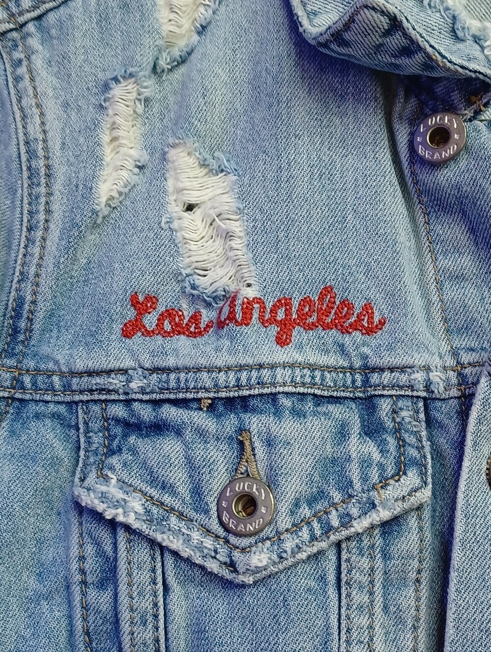Lucky Brand Distressed Denim Boyfriend Trucker Jacket Los Angeles Heart ❤️✨️ - Picture 7 of 9